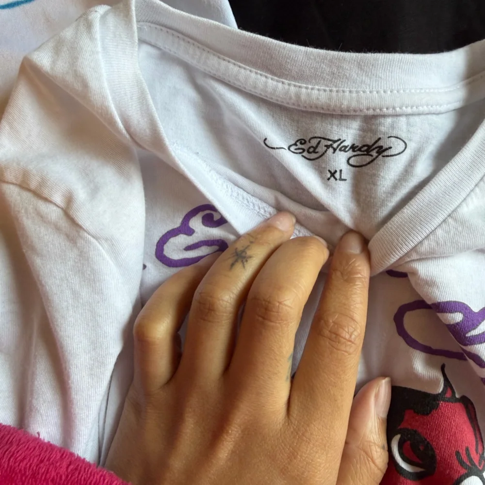 Ed Hardy Short Sleeve Graphic Tee - Pastel Lilac - Picture 5 of 9